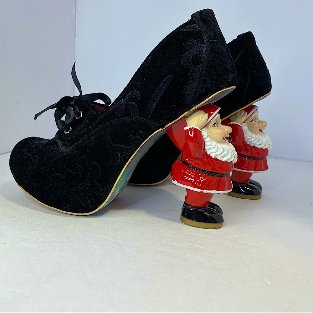 Irregular Choice “JINGLE” black velveteen with resin Santa HEELS size 7 Rare